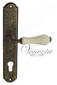 Дверная ручка Venezia на планке PL02 мод. Colosseo (ант. бронза с белой керамикой паут